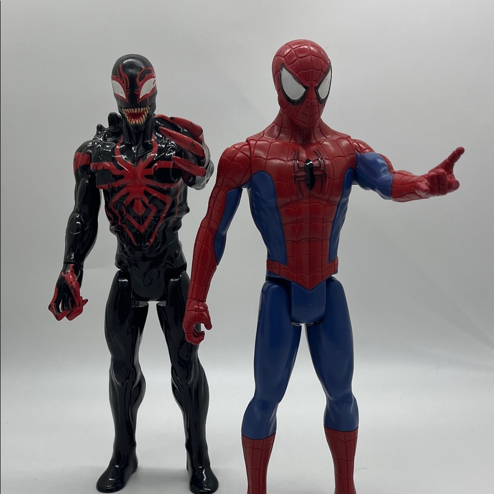 Spider-Man and Venom Action Figure Set - Picture 3 of 11